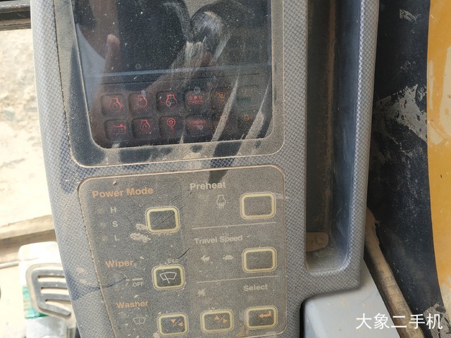 现代 R215-7 挖掘机