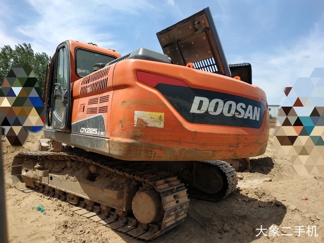 斗山 DX215-9C 挖掘机