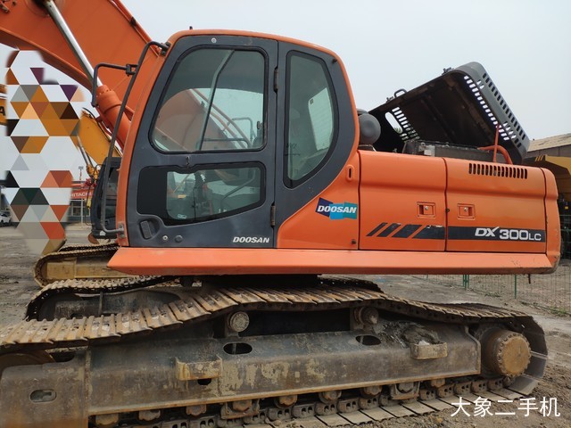 斗山 DX260LC 挖掘机