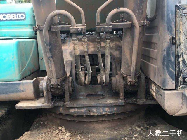 神钢 SK270D-8 挖掘机