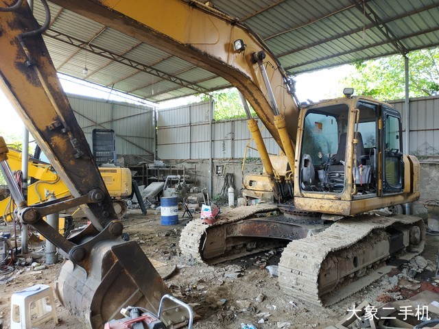 中联重科 ZE220ELC 挖掘机