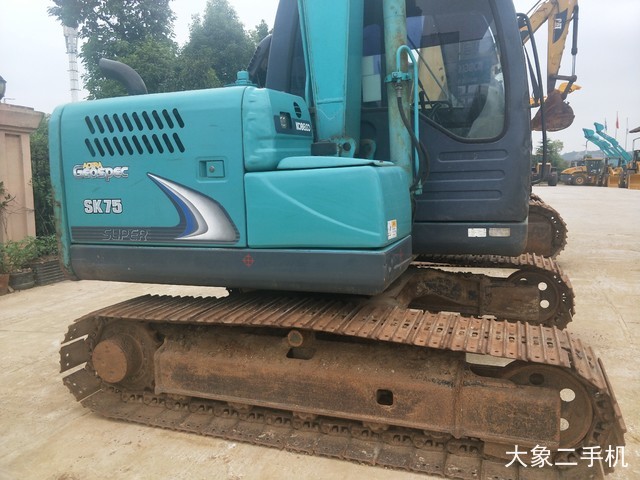 神钢 SK75-8 挖掘机