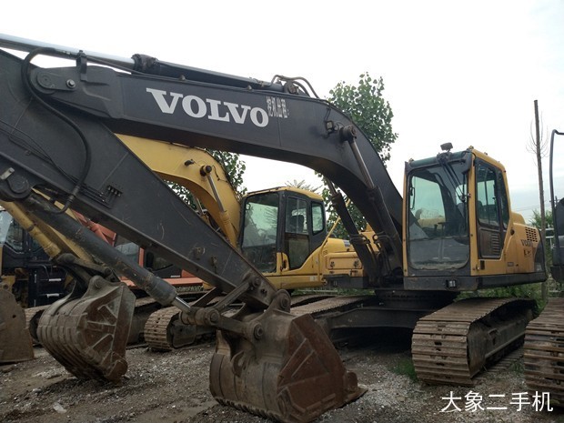 沃尔沃 EC210B 挖掘机