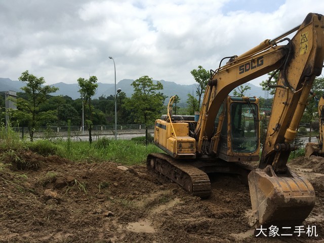 山东临工 LG6135E 挖掘机