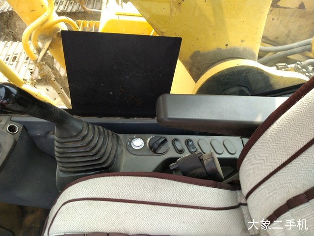 小松 PC240LC-8 挖掘机