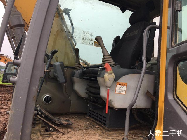 徐工 XE135B 挖掘机