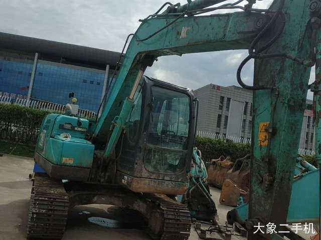 神钢 SK75-8 挖掘机