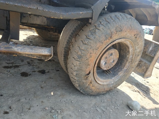现代 R220-5 挖掘机
