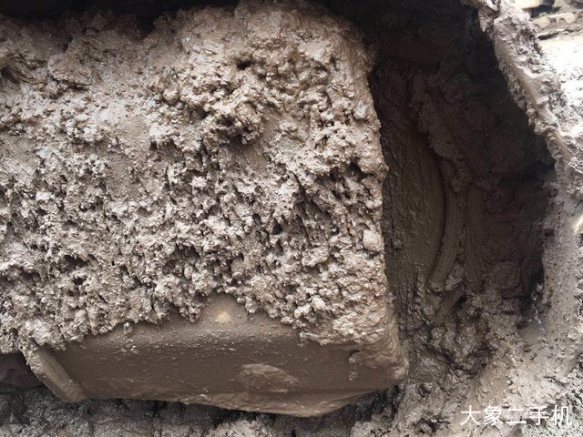 现代 R225LC-9T 挖掘机