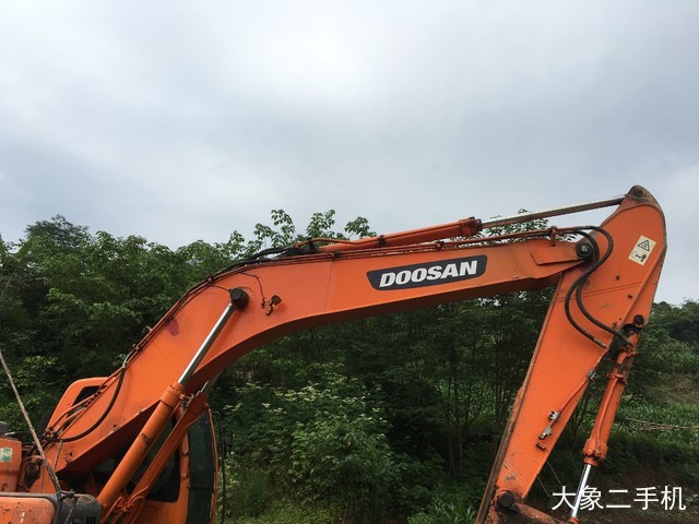 斗山 DX260LC 挖掘机