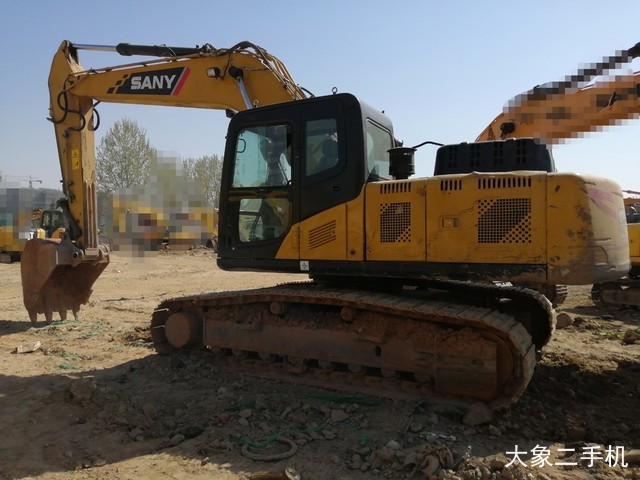 三一重工 SY215C 挖掘机