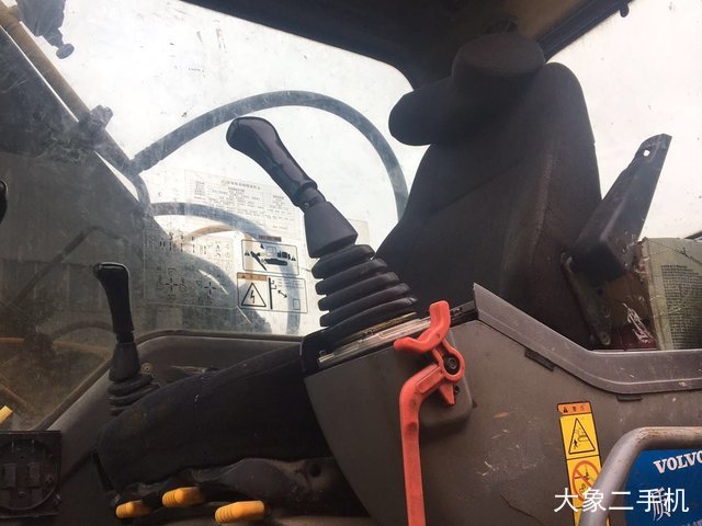 沃尔沃 EC210B 挖掘机