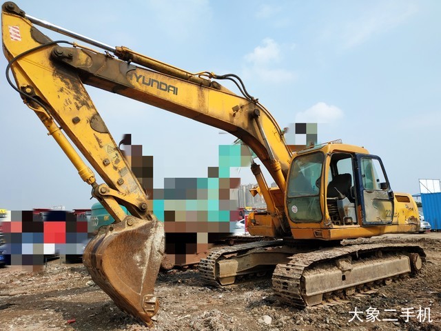 现代 R220LC-5 挖掘机