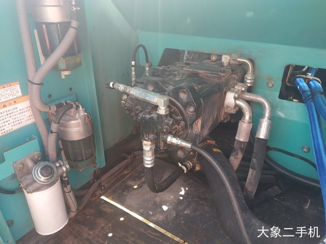 神钢 SK270D-8 挖掘机