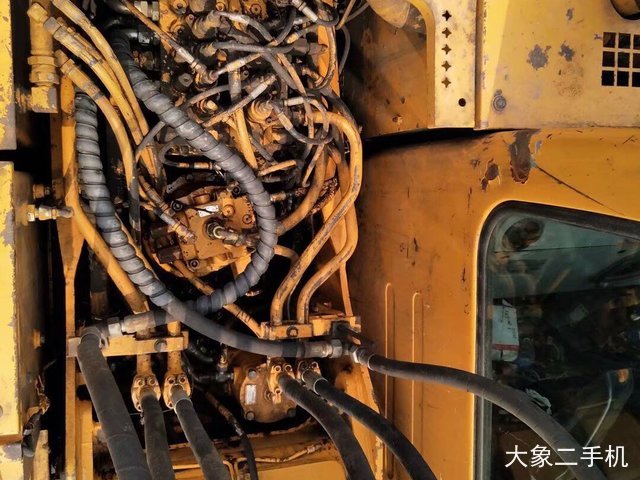 现代 R130W-5 挖掘机