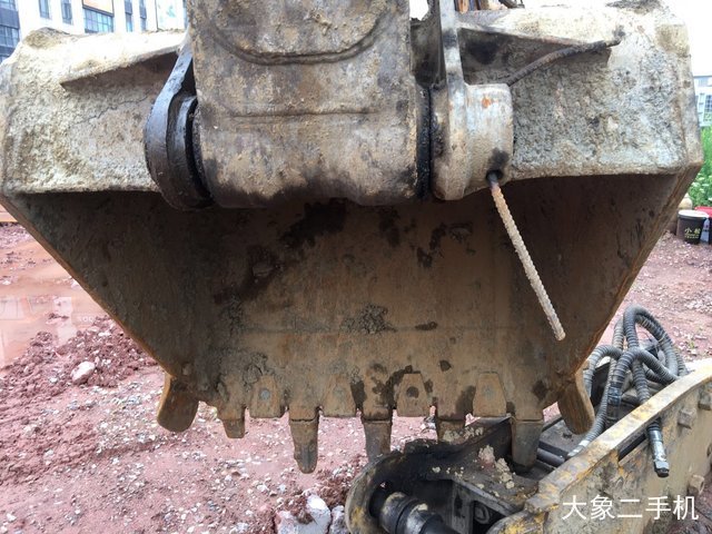 雷沃重工 FR220E 挖掘机