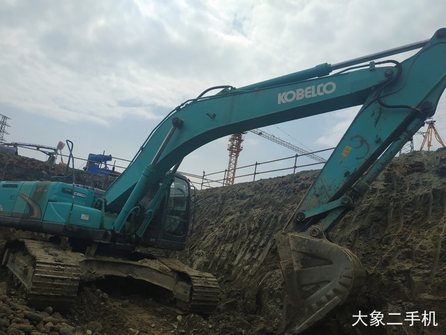 神钢 SK260LC-8 挖掘机