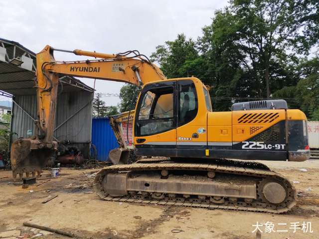 现代 R225LC-9 挖掘机