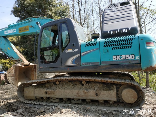 神钢 SK210LC-8 挖掘机