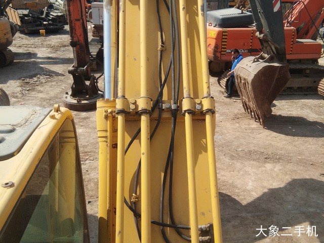 小松 PC240LC-8 挖掘机
