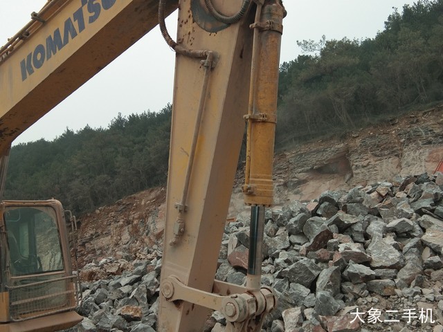 小松 PC240LC-8M0 挖掘机
