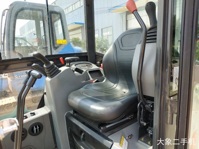 山猫 E20 挖掘机