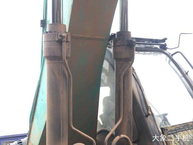 神钢 SK270D-8 挖掘机