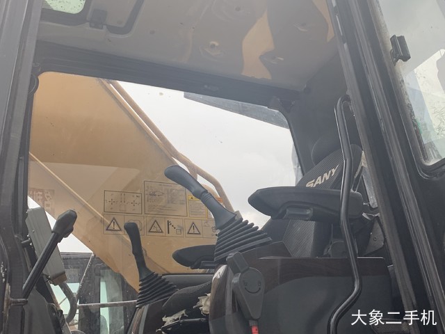 三一重工 SY215C-10 挖掘机