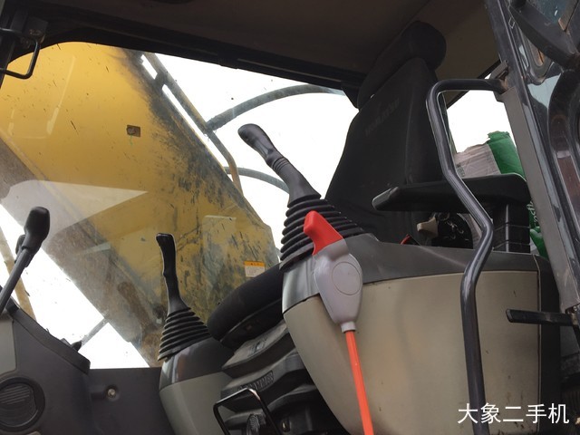 小松 PC240LC-8 挖掘机