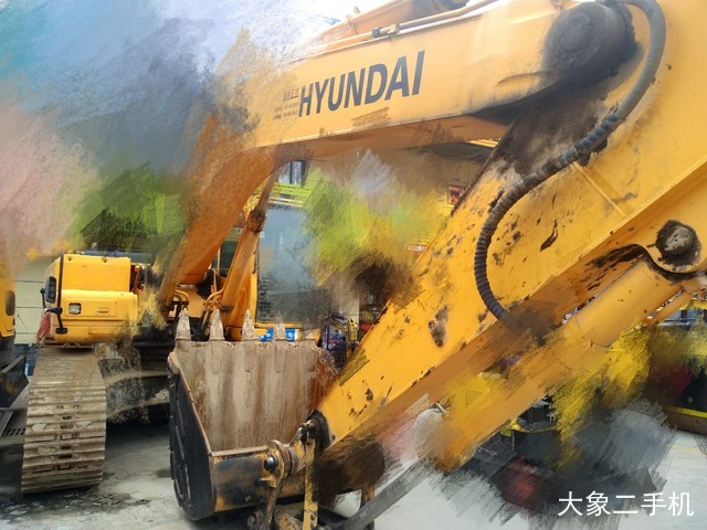 现代 R305LC-7 挖掘机