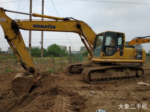 小松 PC240LC-8 挖掘机