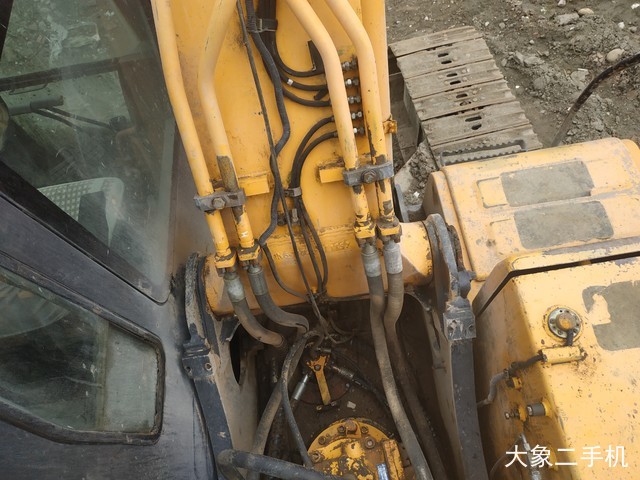 现代 R225LC-7 挖掘机