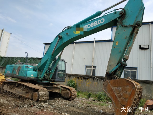 神钢 SK210LC-8 挖掘机