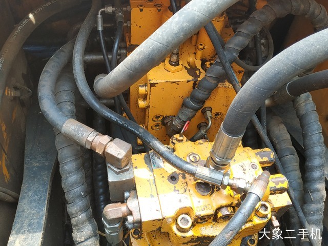 现代 R225LC-7 挖掘机
