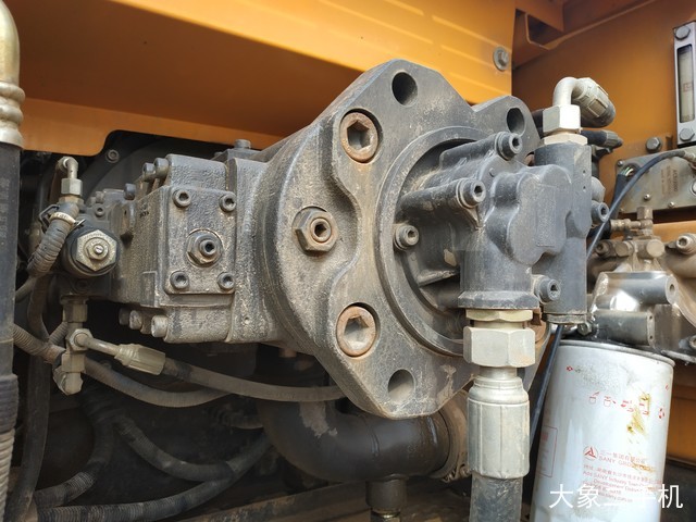 三一重工 SY215C 挖掘机