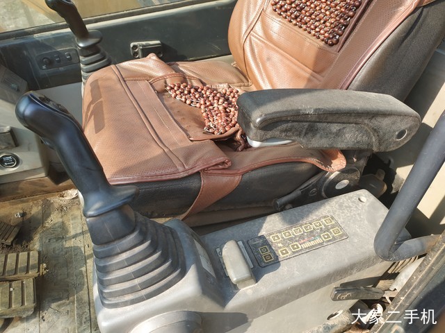 现代 R110-7 挖掘机