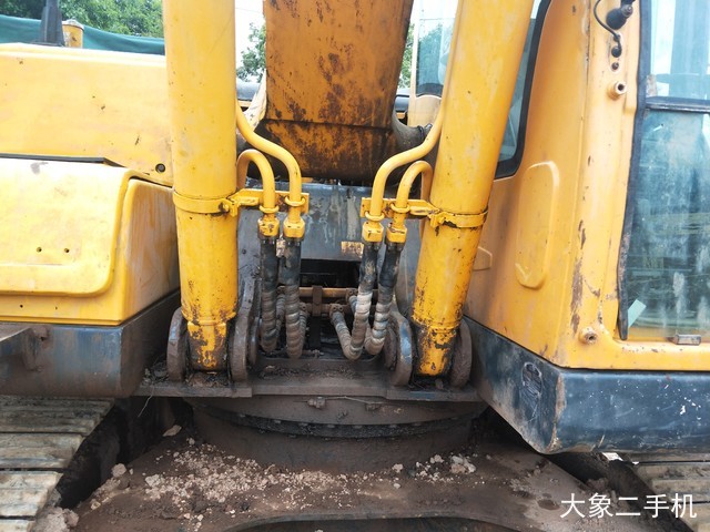 现代 R215-9 挖掘机