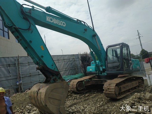 神钢 SK260LC-8 挖掘机