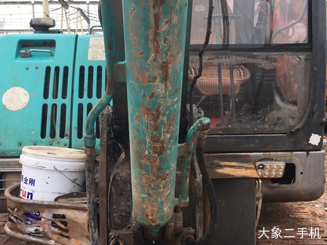 神钢 SK55-C 挖掘机