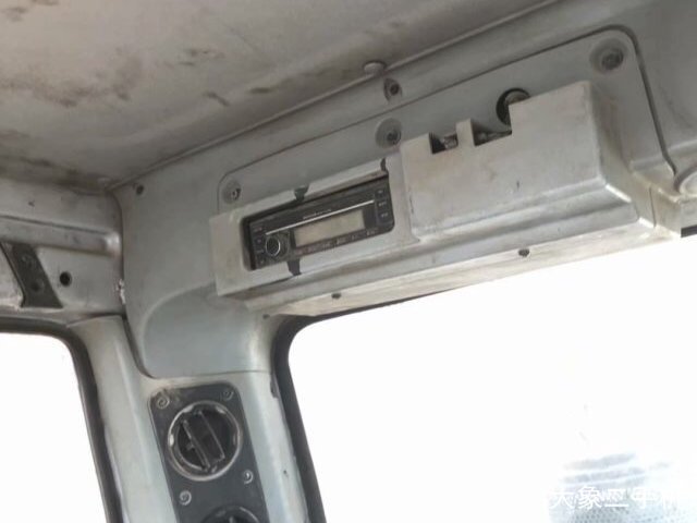 现代 R225LC-7 挖掘机