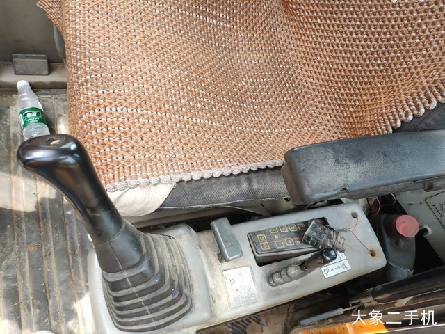 现代 R210W-7 挖掘机
