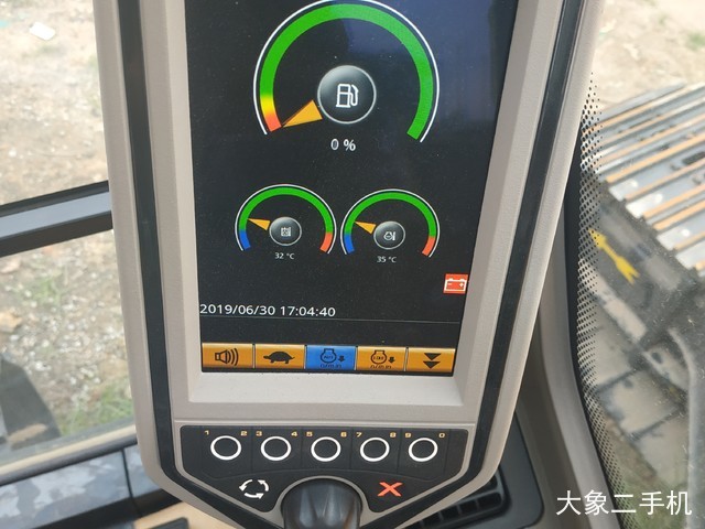 龙工 LG6225E 挖掘机