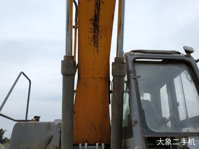 徐工 XE215CA 挖掘机