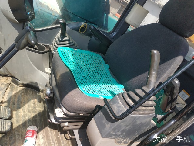 神钢 SK260LC-8 挖掘机