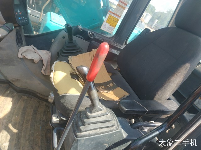 神钢 SK270D-8 挖掘机