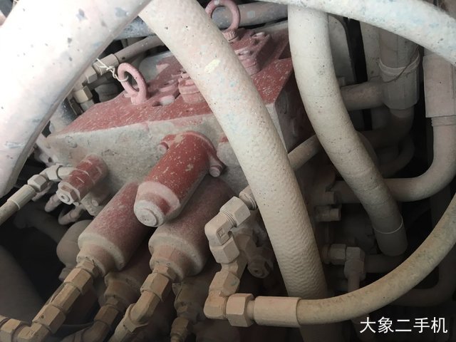 雷沃重工 FR220E 挖掘机