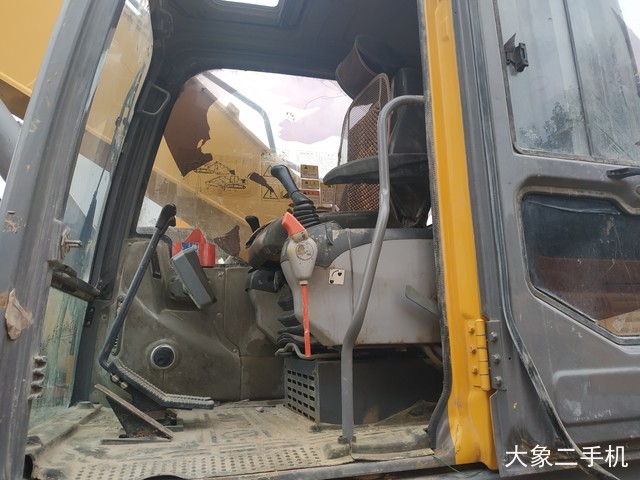 徐工 XE370CA 挖掘机