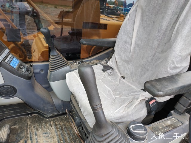 小松 PC210LC-8M0 挖掘机