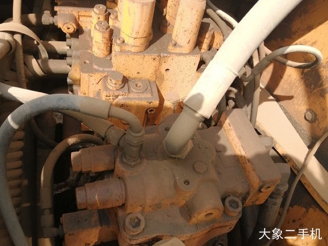 现代 R225LC-7 挖掘机
