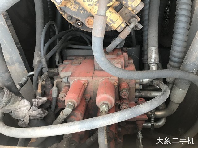 现代 R335LC-7 挖掘机